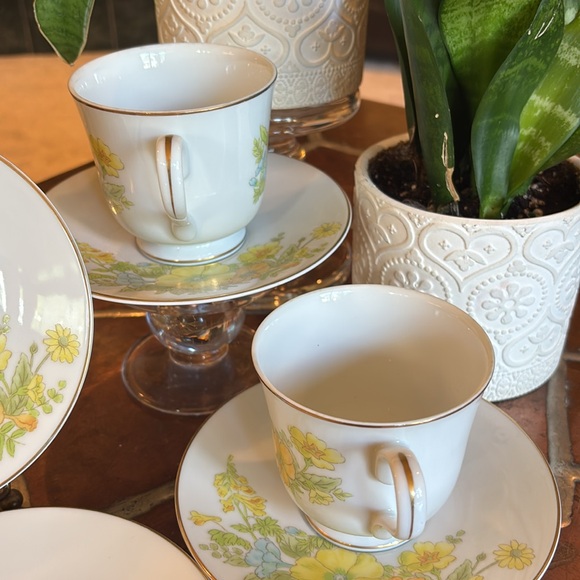 Ekco Cups and Saucers Spring Bouquet Pattern - Picture 8 of 14